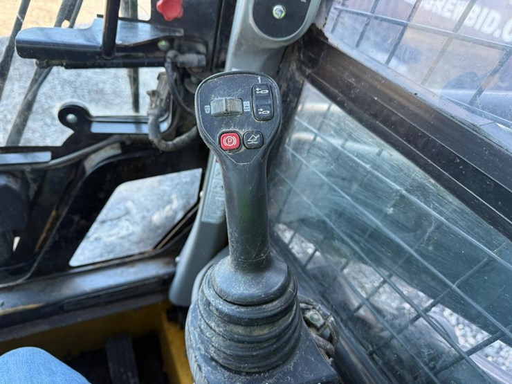 2022-new-holland-c332-image-21