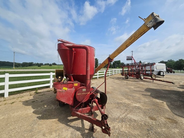 new-holland-352-image-9