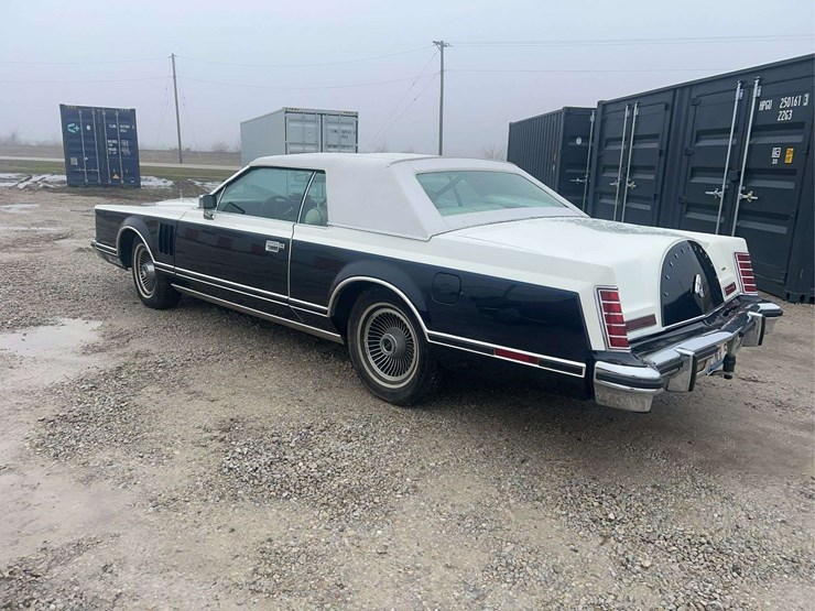 1979-lincoln-continental-mark-v-image-3
