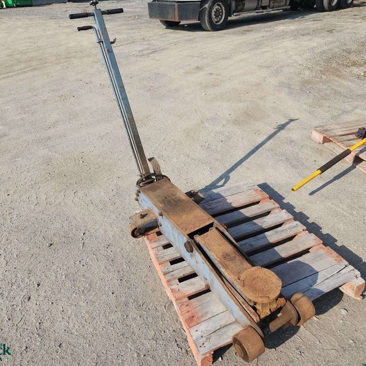 Large Truck Pneumatic Floor Jack