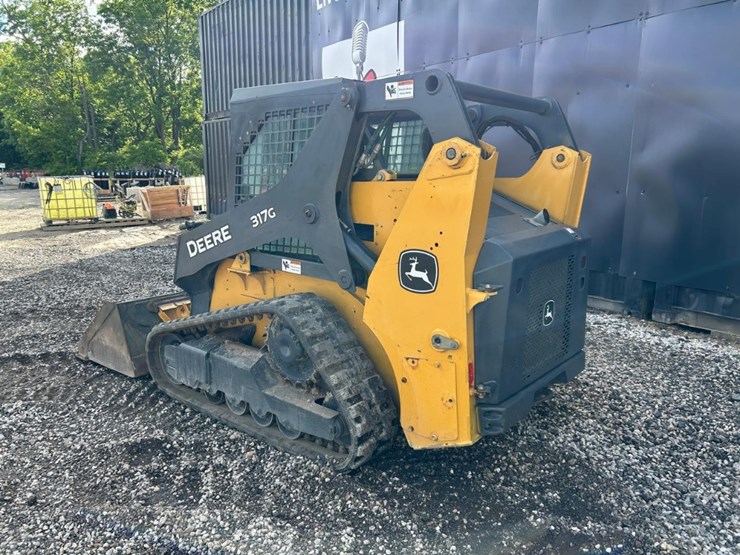 2018-deere-317g-image-2