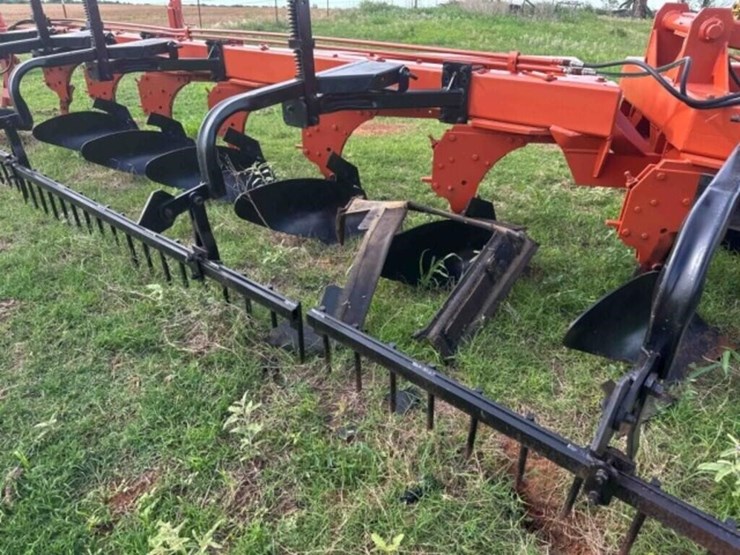 blanchat-9-bottom-plow-image-4