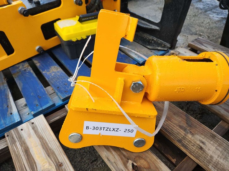 caterpillar-303-image-2