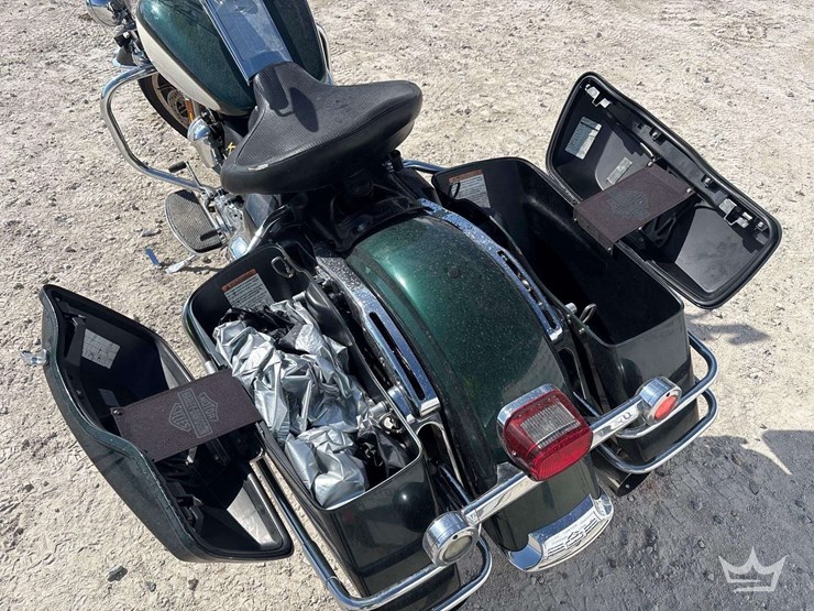 2017-harley-davidson-road-king-motorcycle-image-5