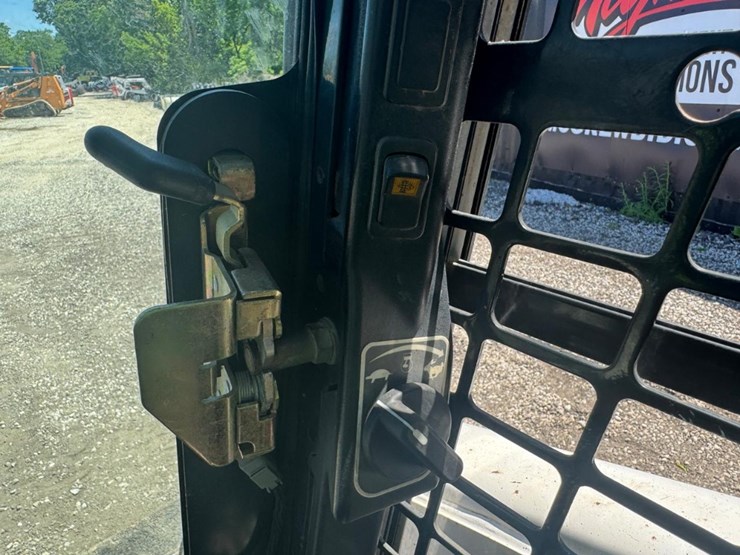 bobcat-t870-image-19