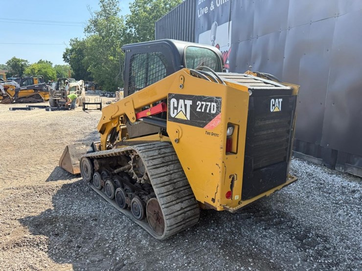 2015-caterpillar-277d-image-2