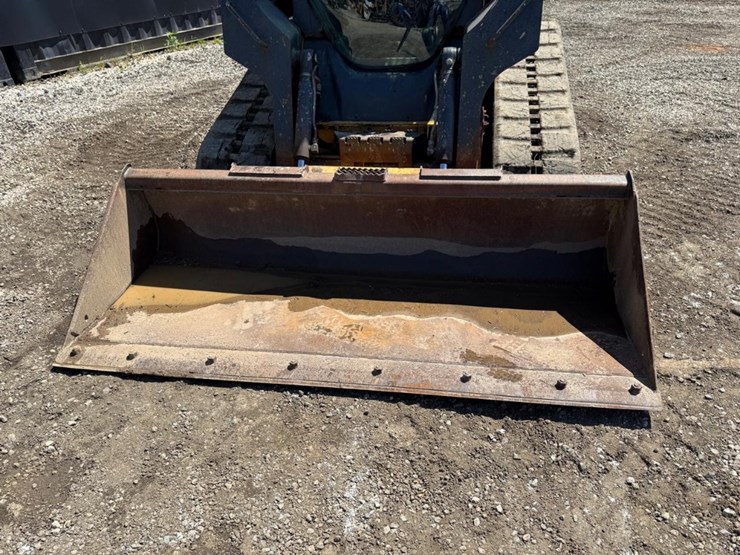 deere-323d-image-9