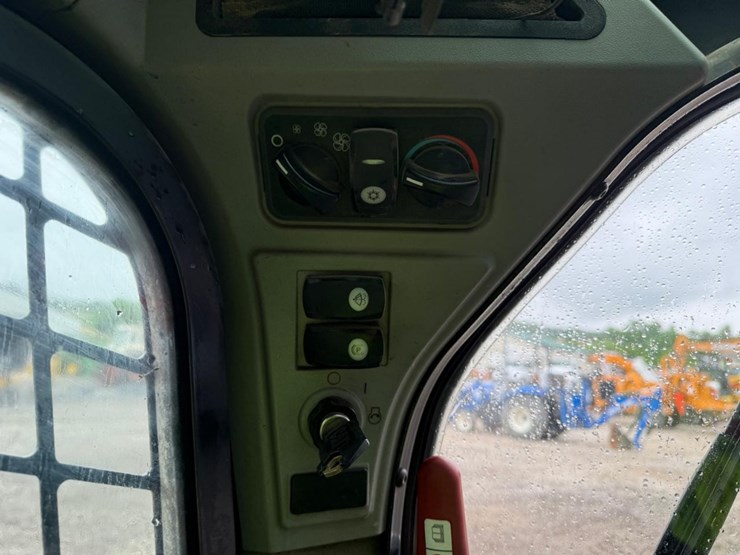 2017-caterpillar-249d-image-26