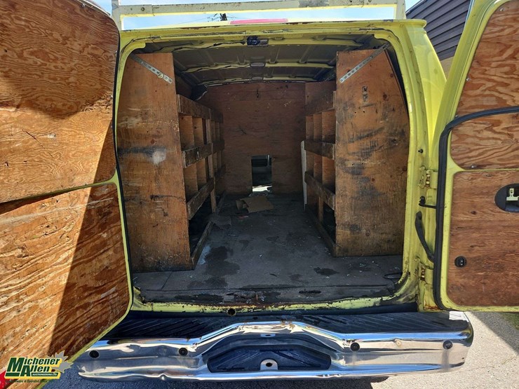 2010-ford-cargo-image-16