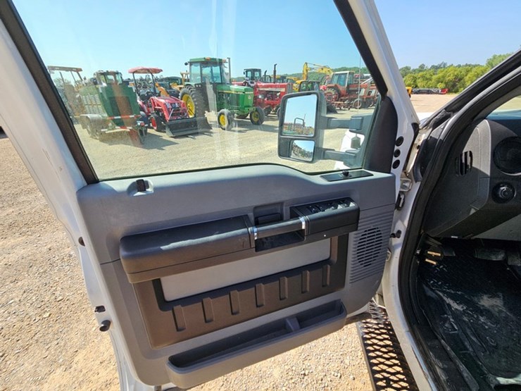 2011-ford-f350-image-19
