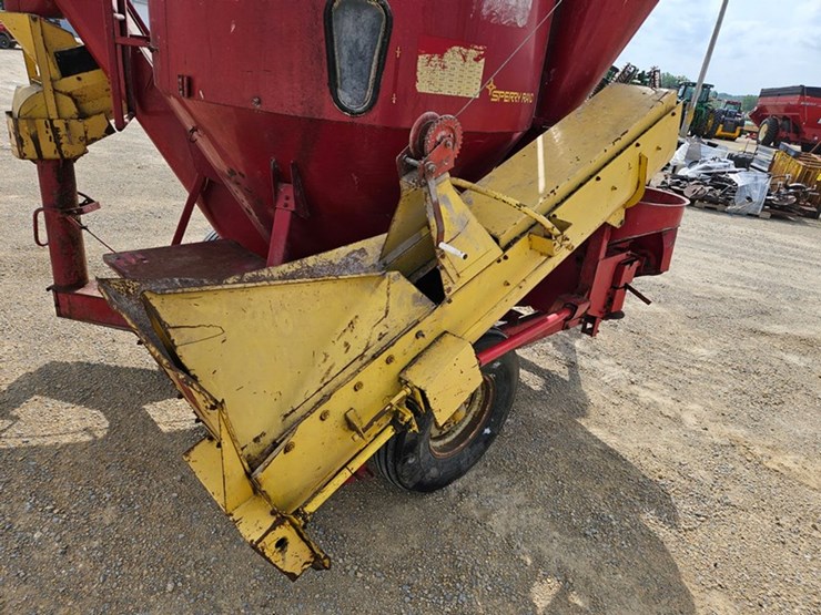 new-holland-352-image-18