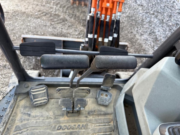 2022-doosan-dx35z-image-18