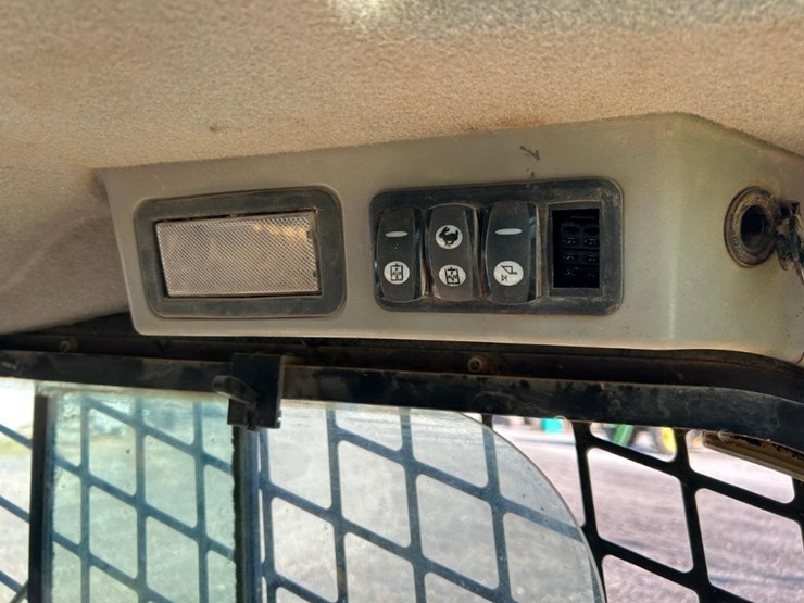 2014-caterpillar-289d-image-22