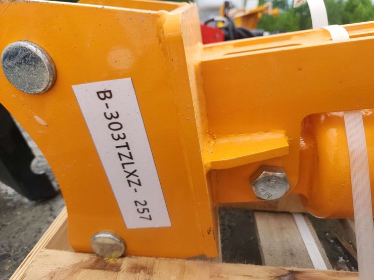 caterpillar-303-image-4