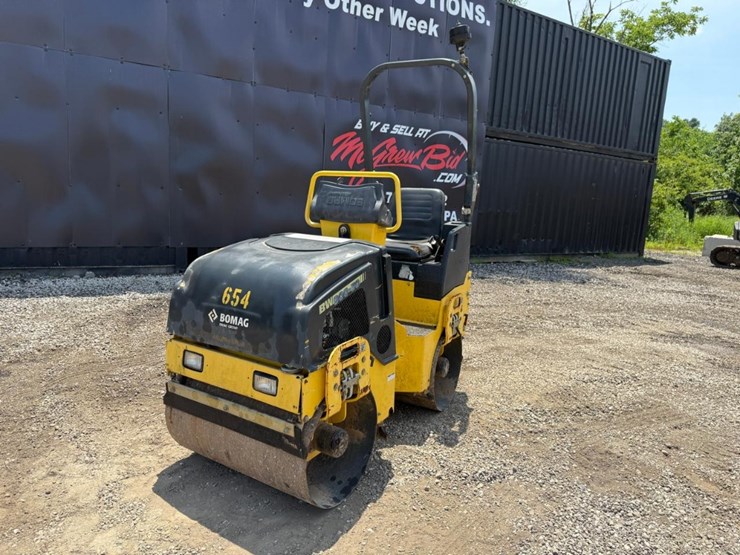 2017-bomag-bw900-50-image-8
