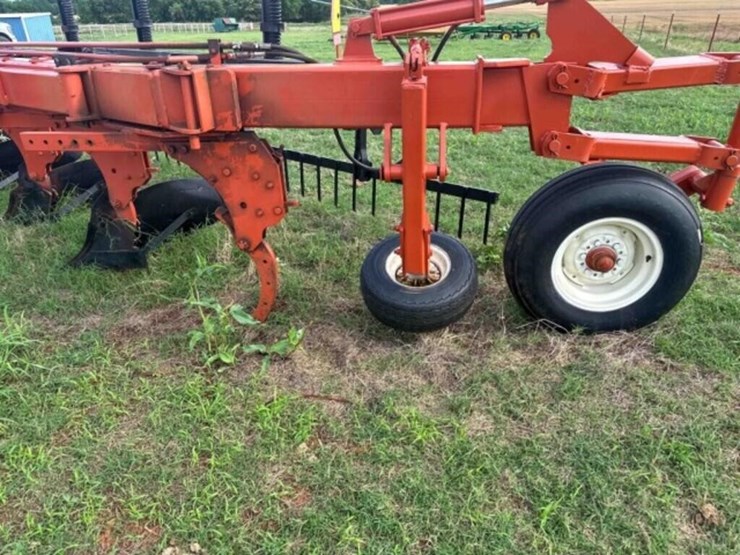 blanchat-9-bottom-plow-image-8