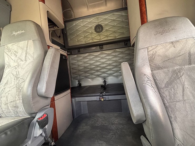 2020-freightliner-cascadia-125-image-5