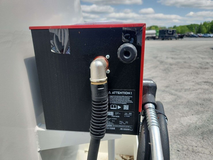 am-tank-fuel-tank-with-pump/nozzle-(2376-gallon/8995-litre)-image-7