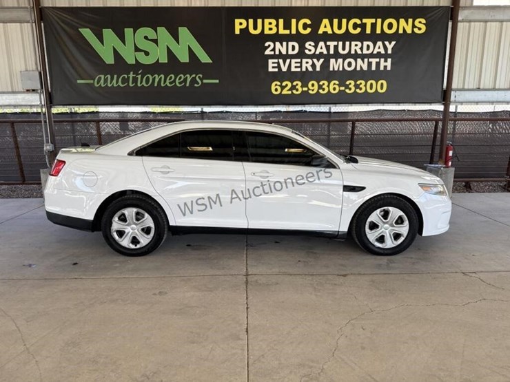 2013-ford-taurus-sdn-image-1