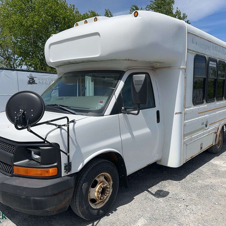 2010 Chevrolet Express 20 Passenger Mini Bus
