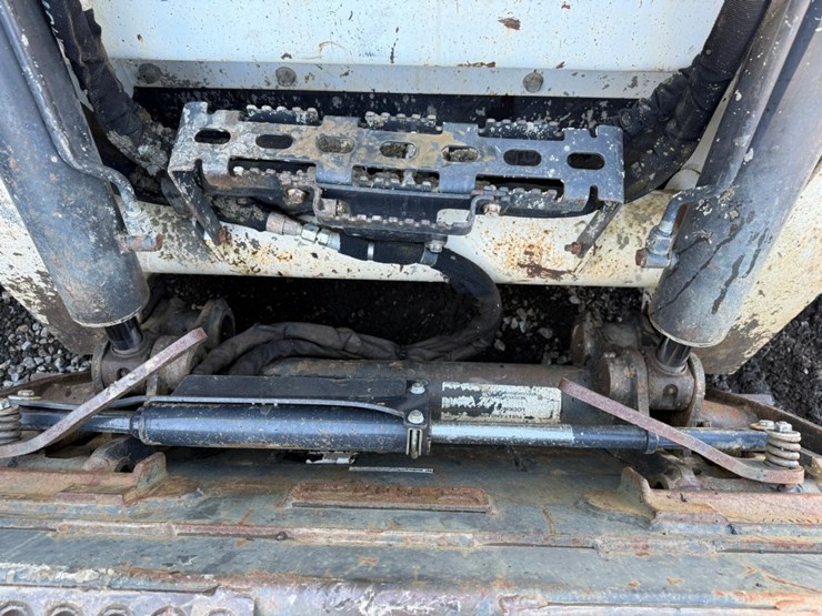 2019-bobcat-t740-image-10