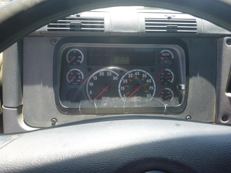 2015-freightliner-cascadia-125-image-20