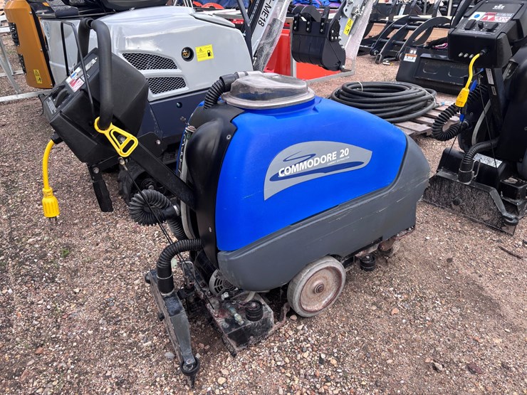 #36614-•-commodore-floor/carpet-cleaner-image-4