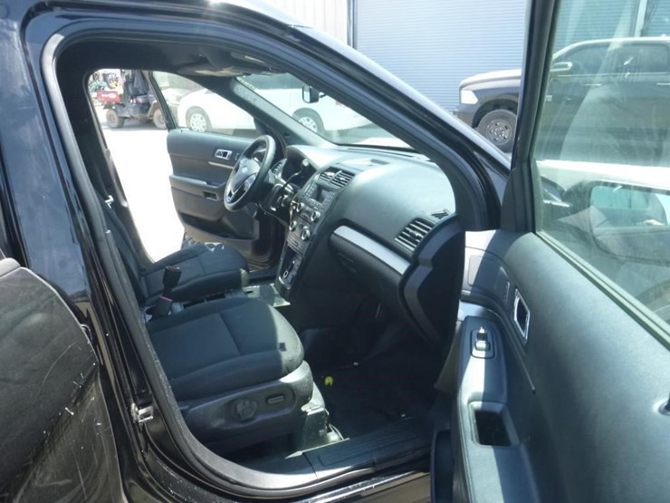 2017-ford-explorer-image-6