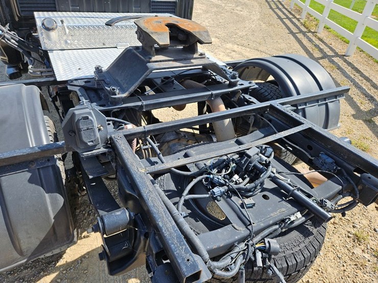 2021-ford-f350-image-16