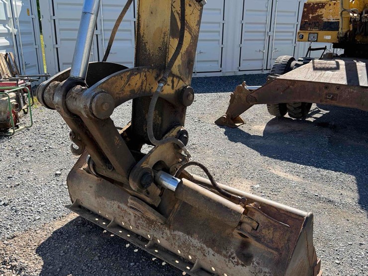 caterpillar-214b-ft-image-17