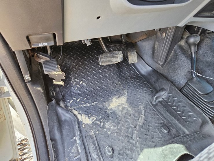 2011-ford-f350-image-21