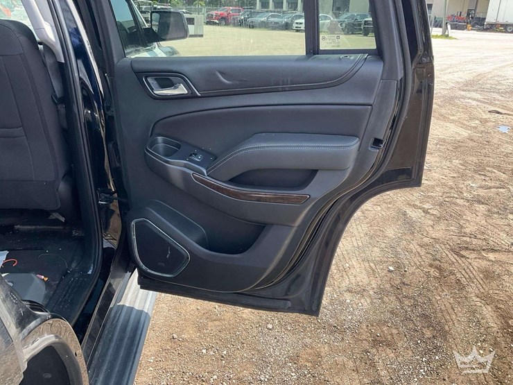 2018-chevrolet-tahoe-image-21