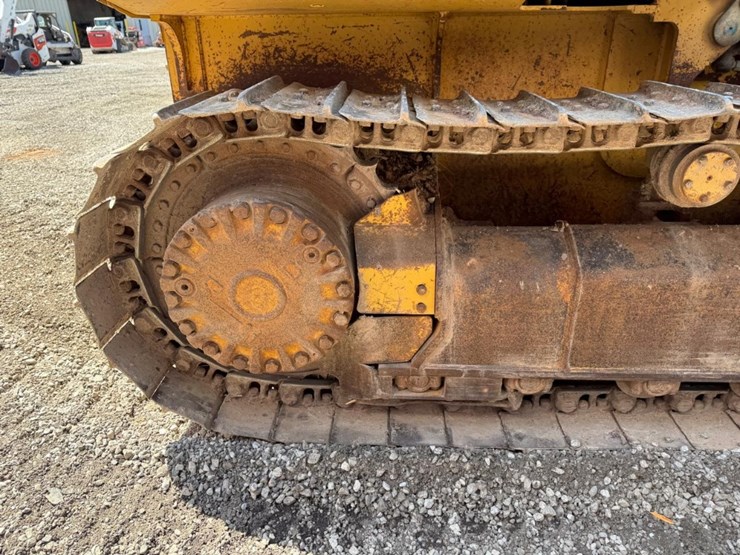 caterpillar-d3k-xl-image-12