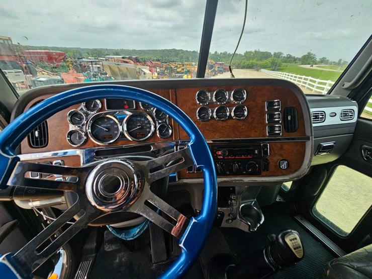 2006-peterbilt-386-image-62