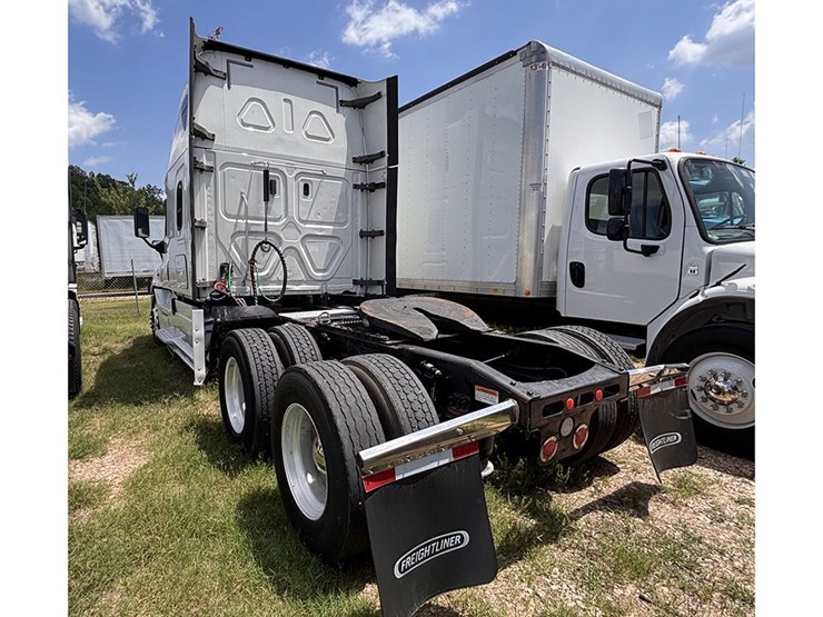 2020-freightliner-cascadia-125-image-3
