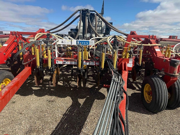 2006-bourgault-8710-air-seeder-image-4