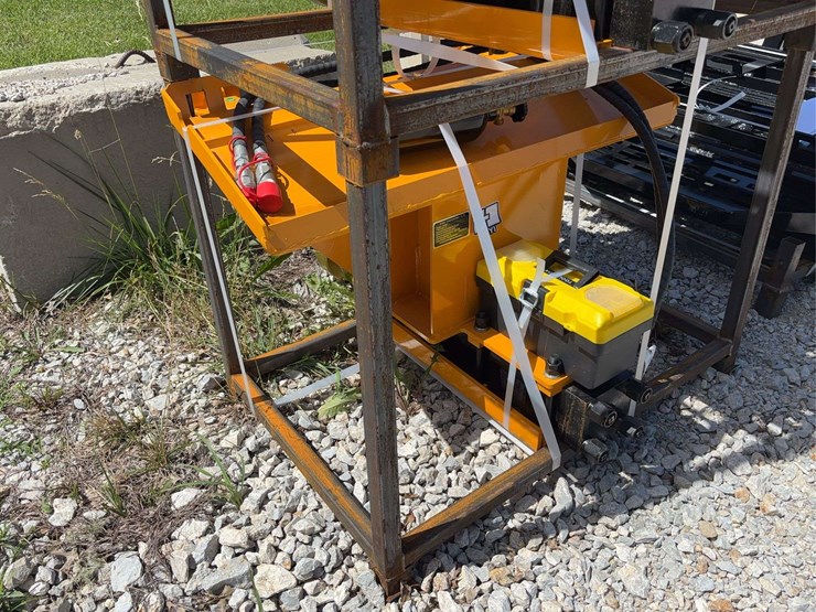giyi-ad680-hydraulic-pile-hammer-image-3