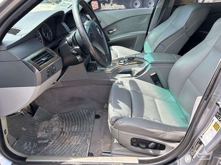 2005-bmw-545i-sedan-image-13