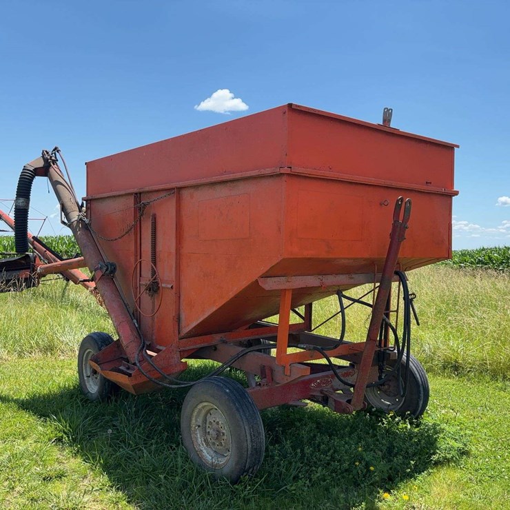 Stanhoist Grain Gravity Wagon with Side Auger