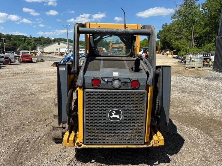 deere-323d-image-3