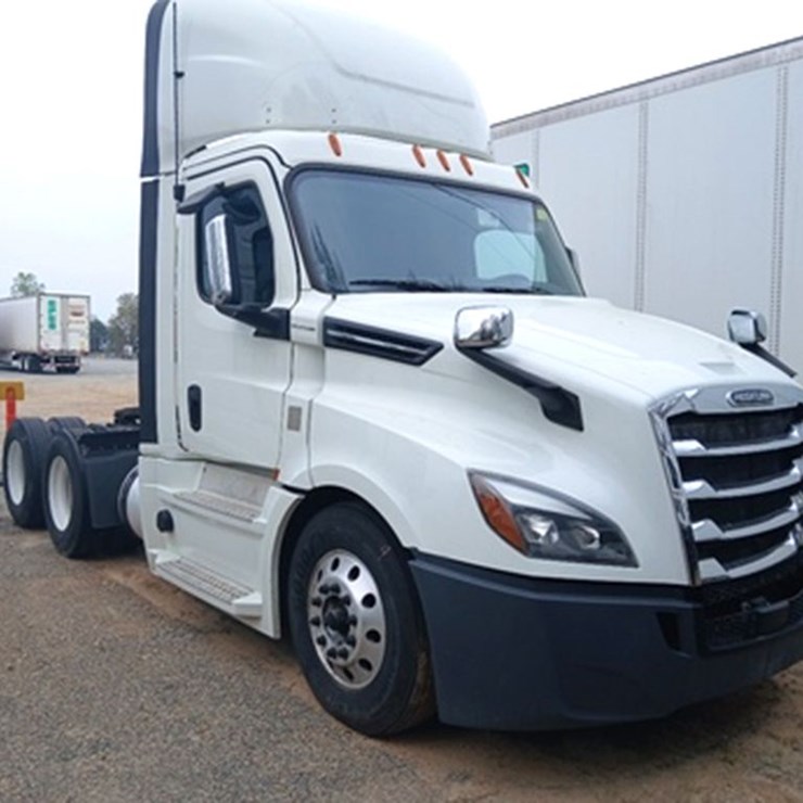 2020 FREIGHTLINER CASCADIA 126