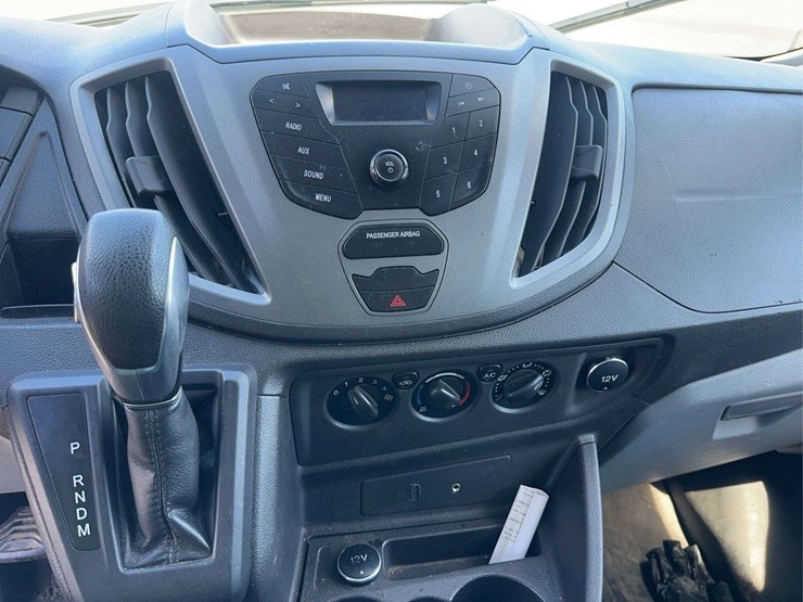 2015-ford-transit-image-19