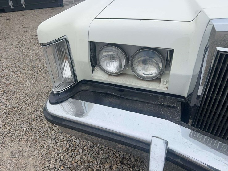 1979-lincoln-continental-mark-v-image-9