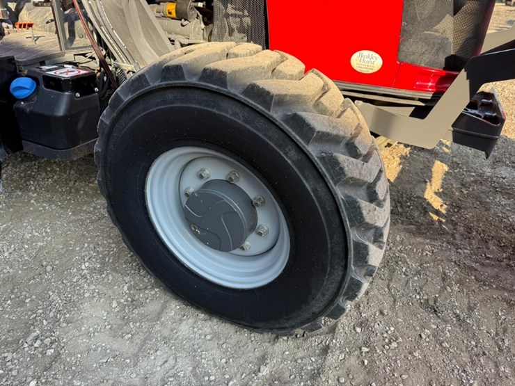 massey-ferguson-4710-image-12