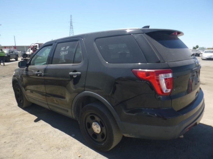 2017-ford-explorer-image-4
