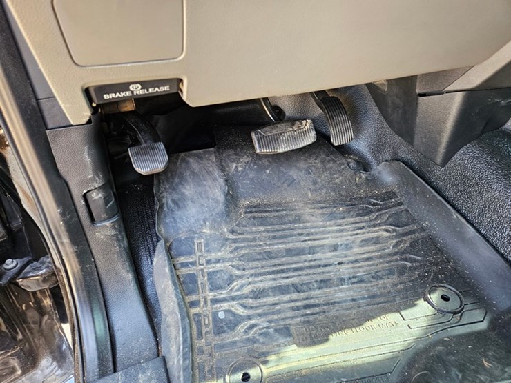 2021-ford-f350-image-26