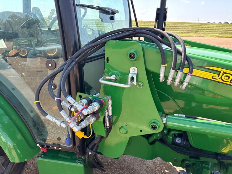 2013-john-deere-5065e-image-17