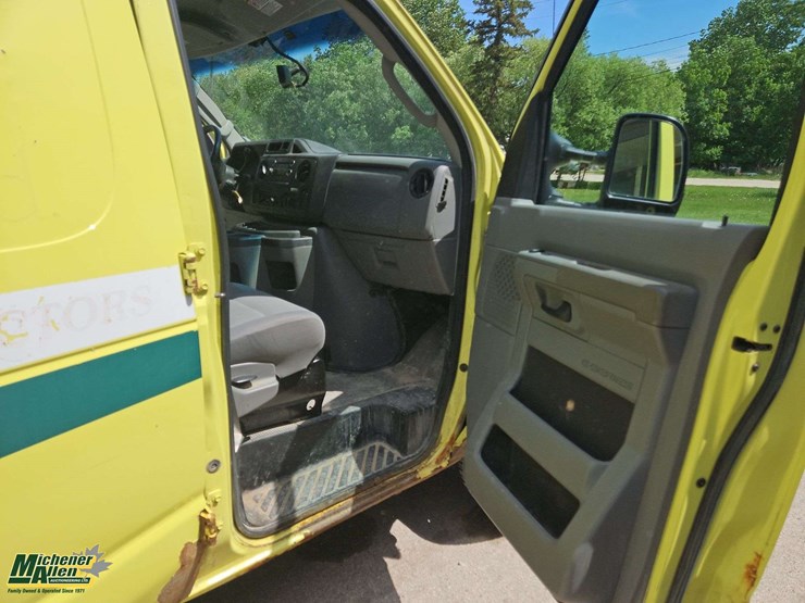 2010-ford-cargo-image-19