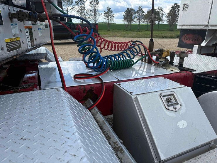 1999-peterbilt-378-image-12