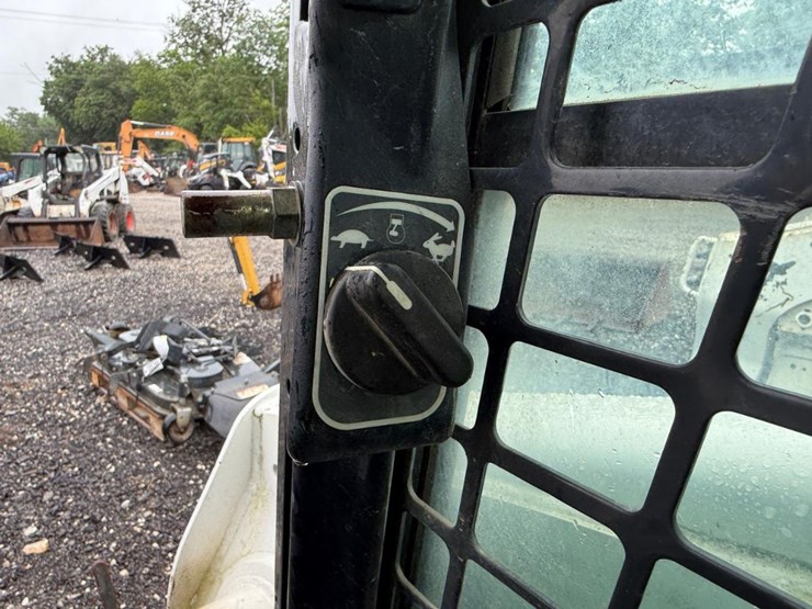 2015-bobcat-t650-image-22
